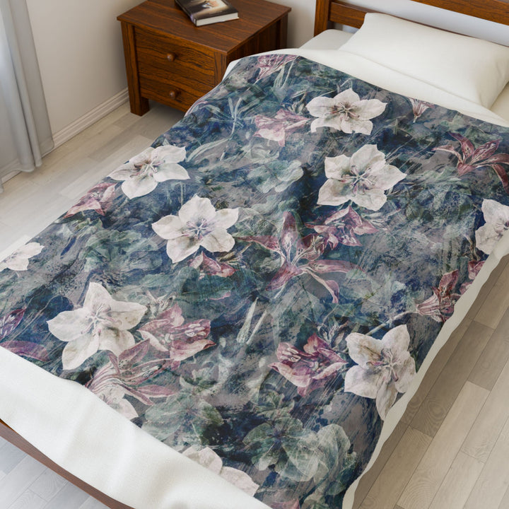 Luxury Velveteen Plush Blanket - Soft Amaryllis- Cozy & Soft